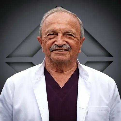 Prof. Dr. med. Deniz Uyak, Facharzt für Innere Medizin und Notfallmedizin
